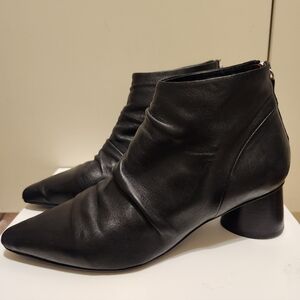 Halmanera Black Ruched Leather Back-Zip Ankle Booties Sz 8.5 / 38.5 ret.$425